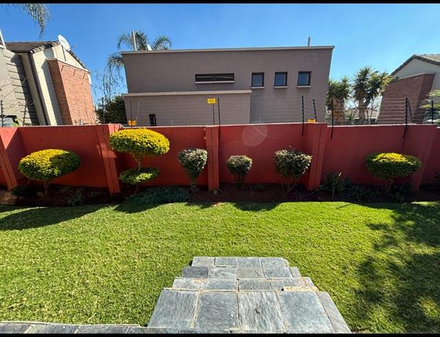 3 BEDROOM TOWNHOUSE FOR SALE IN NORTH RIDING